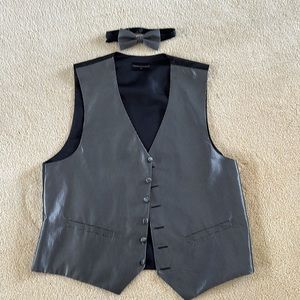 Silver patterned vest and matching bow tie, size M. Worn once!
